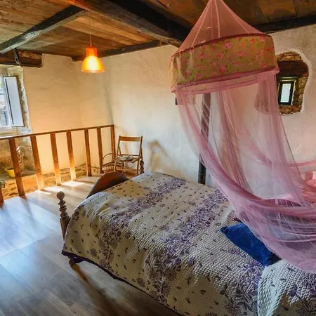 2 Bedrooms House With Enclosed Garden And Wifi At * Baralla